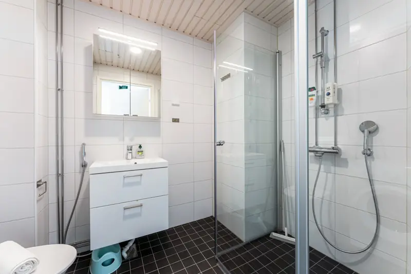 Studio kolmelle, kuva 7